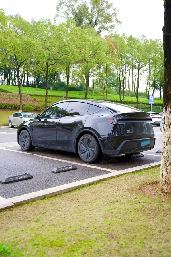 2025 Tesla Model Y BEV 78.4KWH,autocango,china used car exporter,china ev exporter,chinese used car exporter,chinese used ev exporter