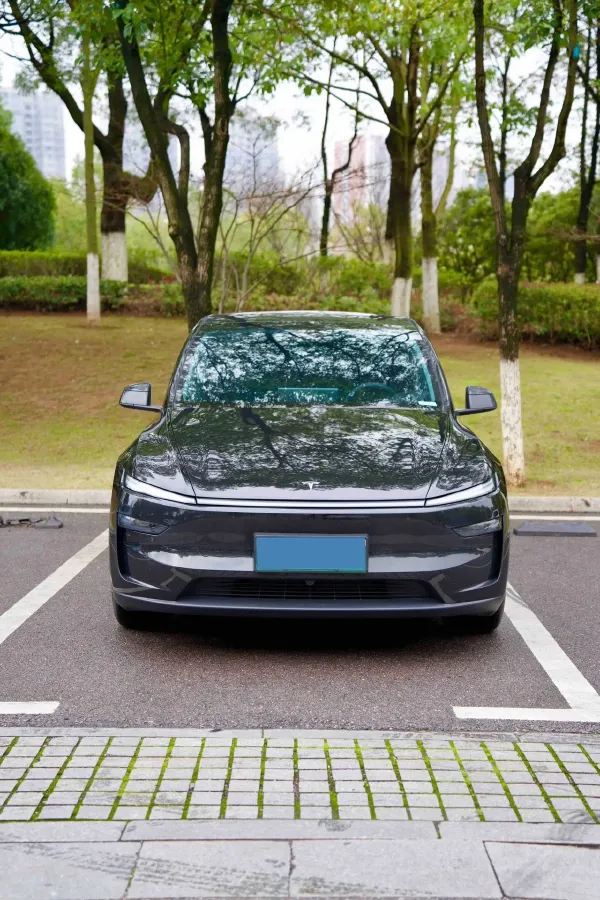 2025 Tesla Model Y BEV 78.4KWH,autocango,china used car exporter,china ev exporter,chinese used car exporter,chinese used ev exporter