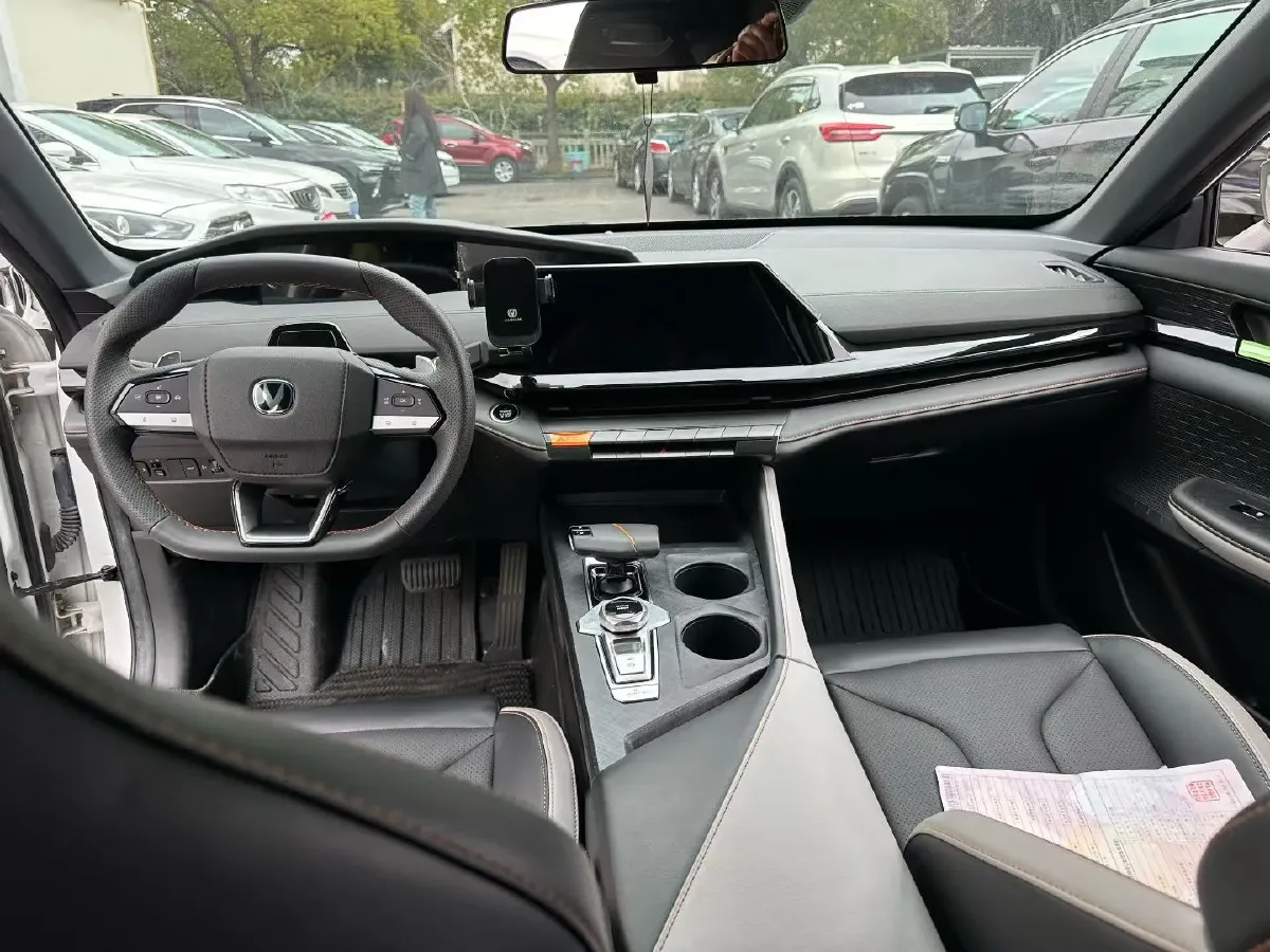 2023 ChangAn UNI-V 1.5T 188HP L4 7DCT,autocango,china used car exporter,china ev exporter,chinese used car exporter,chinese used ev exporter