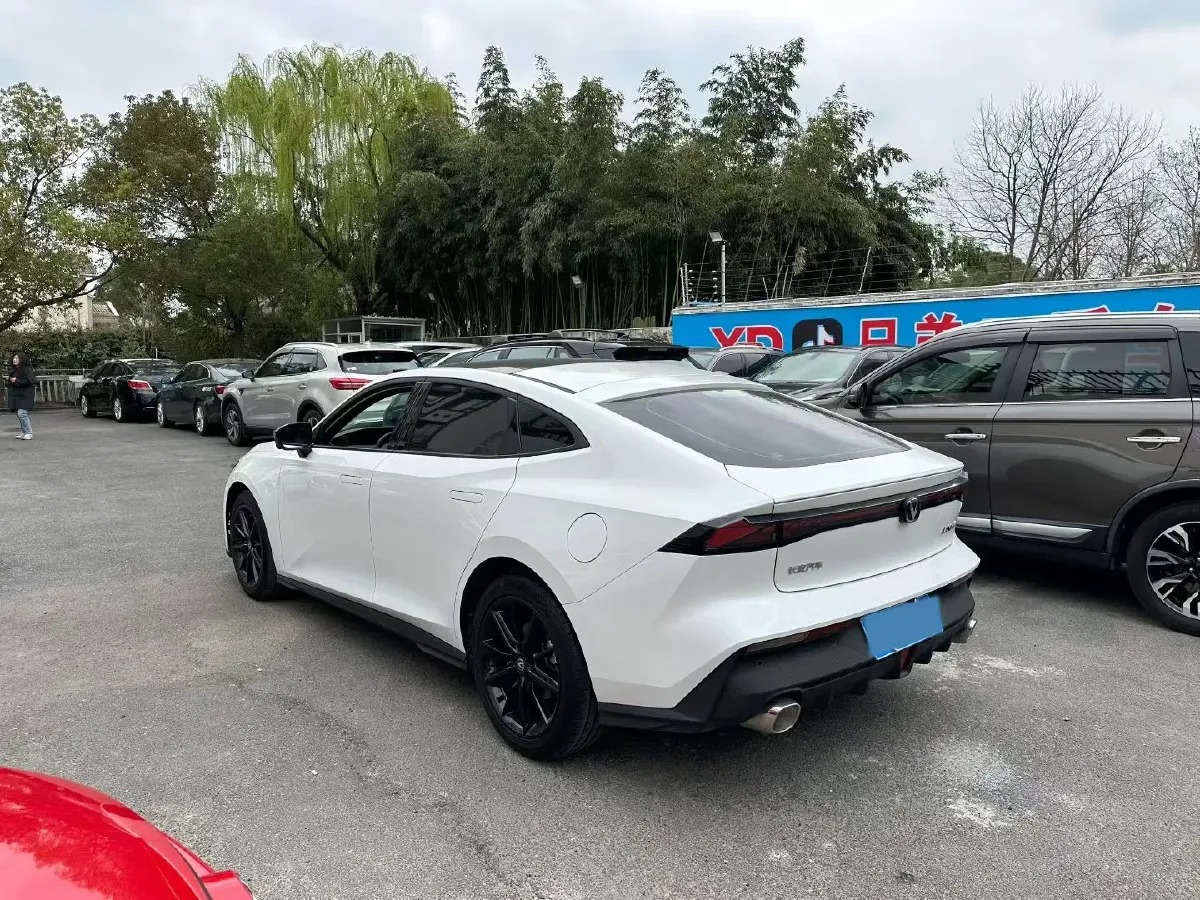 2023 ChangAn UNI-V 1.5T 188HP L4 7DCT,autocango,china used car exporter,china ev exporter,chinese used car exporter,chinese used ev exporter