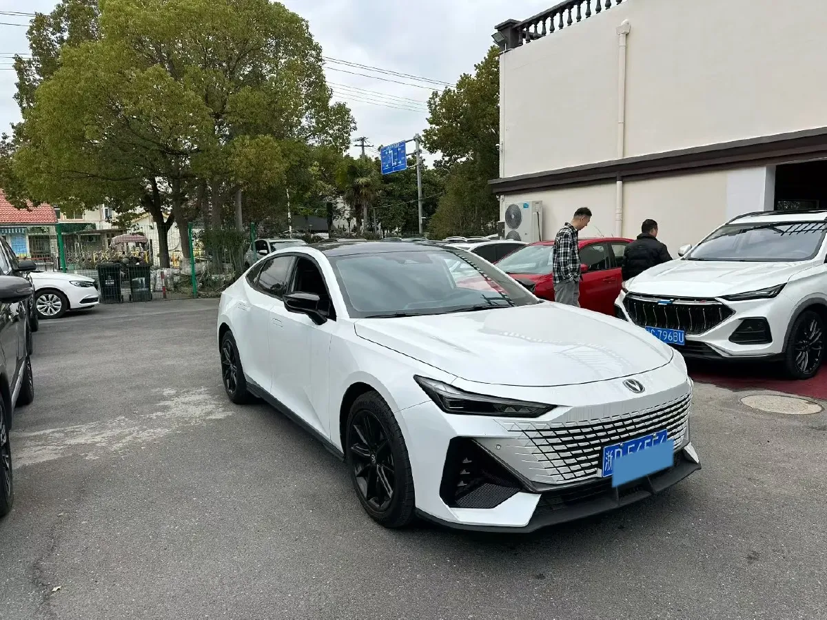 2023 ChangAn UNI-V 1.5T 188HP L4 7DCT,autocango,china used car exporter,china ev exporter,chinese used car exporter,chinese used ev exporter