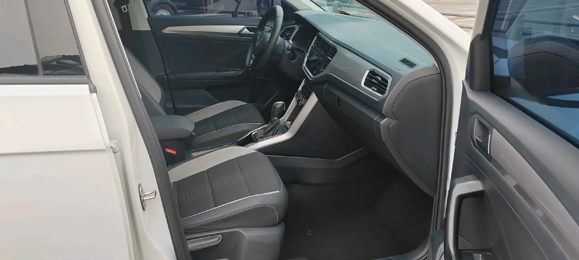 2022 Volkswagen T-Roc 1.4T 150HP L4 7DCT,autocango,china used car exporter,china ev exporter,chinese used car exporter,chinese used ev exporter