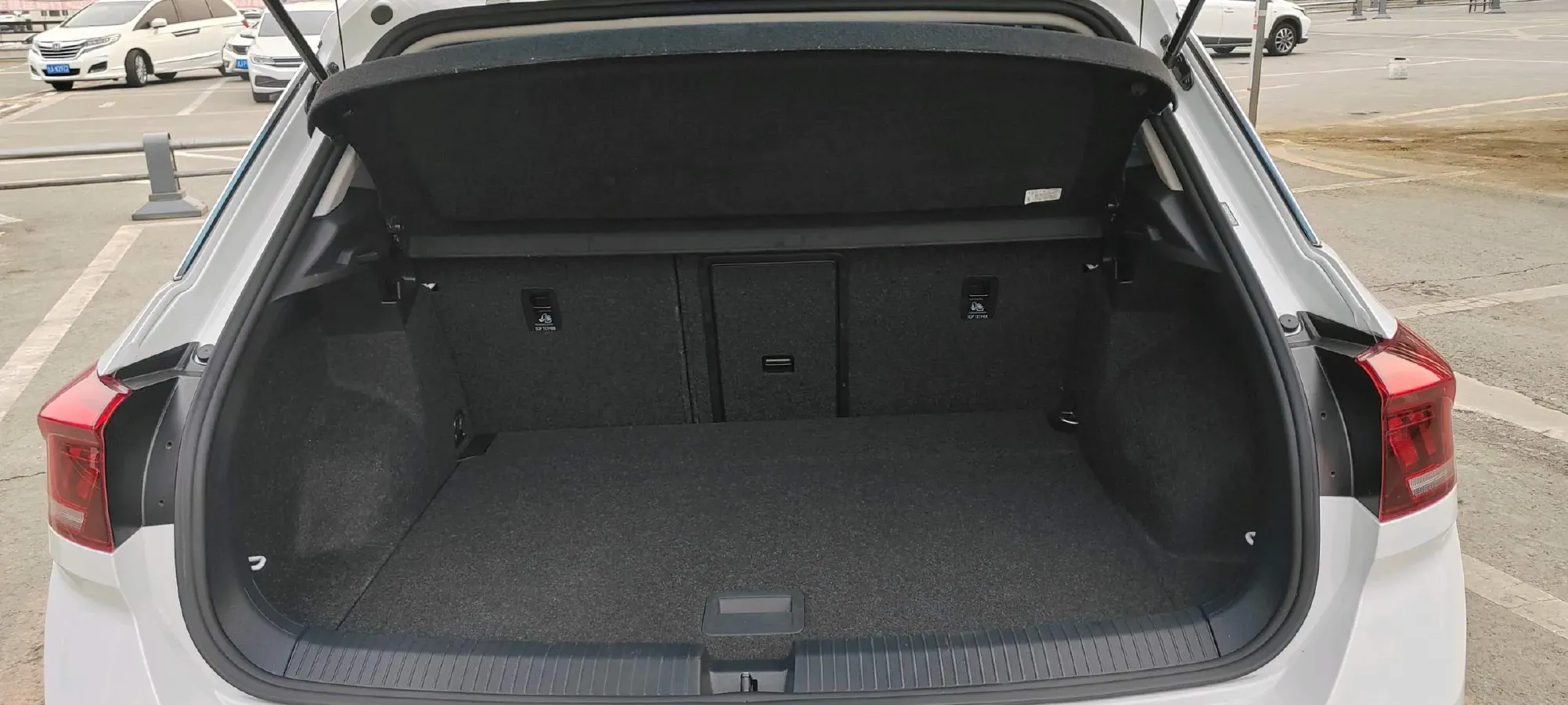 2022 Volkswagen T-Roc 1.4T 150HP L4 7DCT,autocango,china used car exporter,china ev exporter,chinese used car exporter,chinese used ev exporter