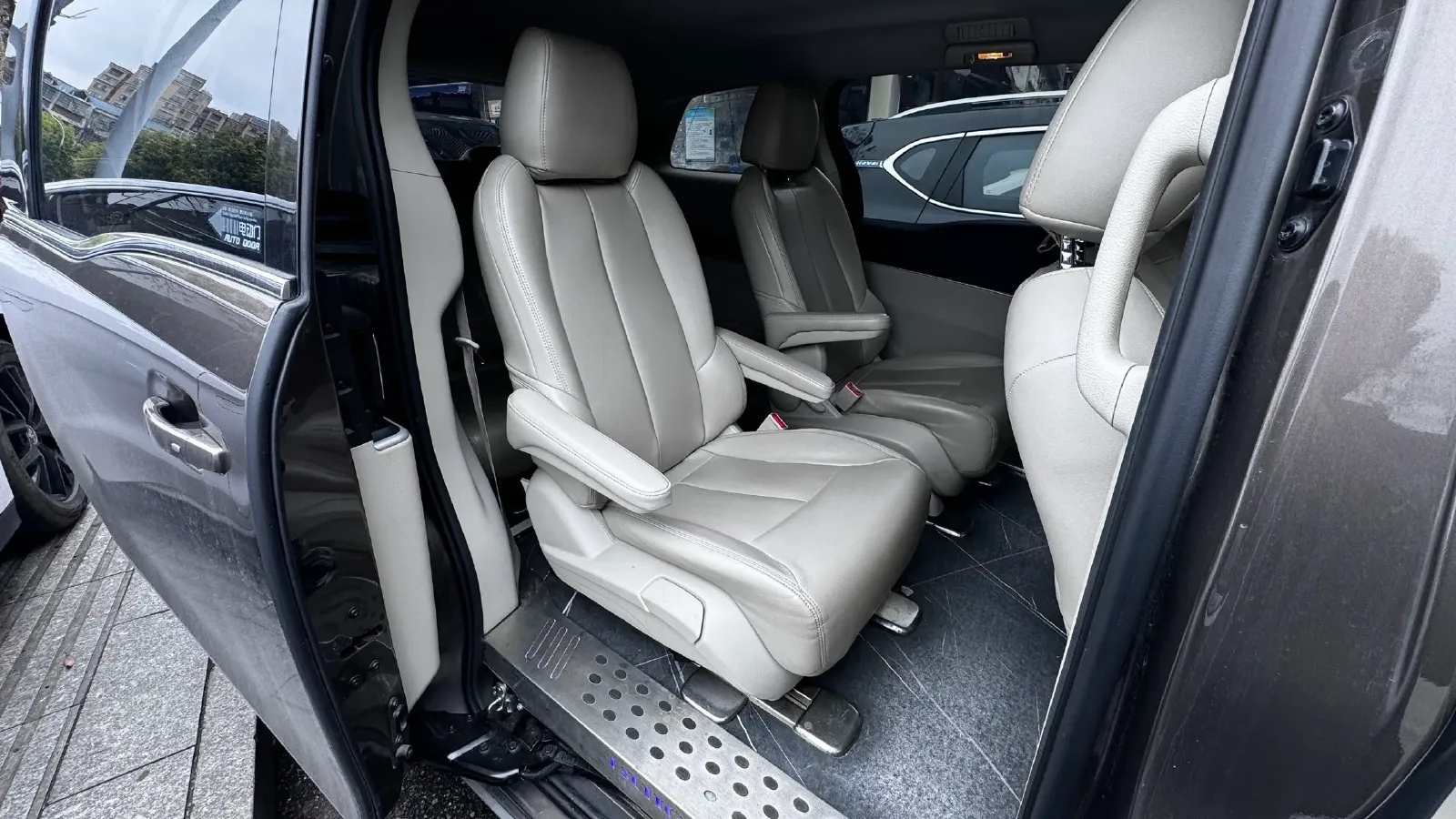 2023 Buick GL8 2.0T 237HP L4 9AT,autocango,china used car exporter,china ev exporter,chinese used car exporter,chinese used ev exporter