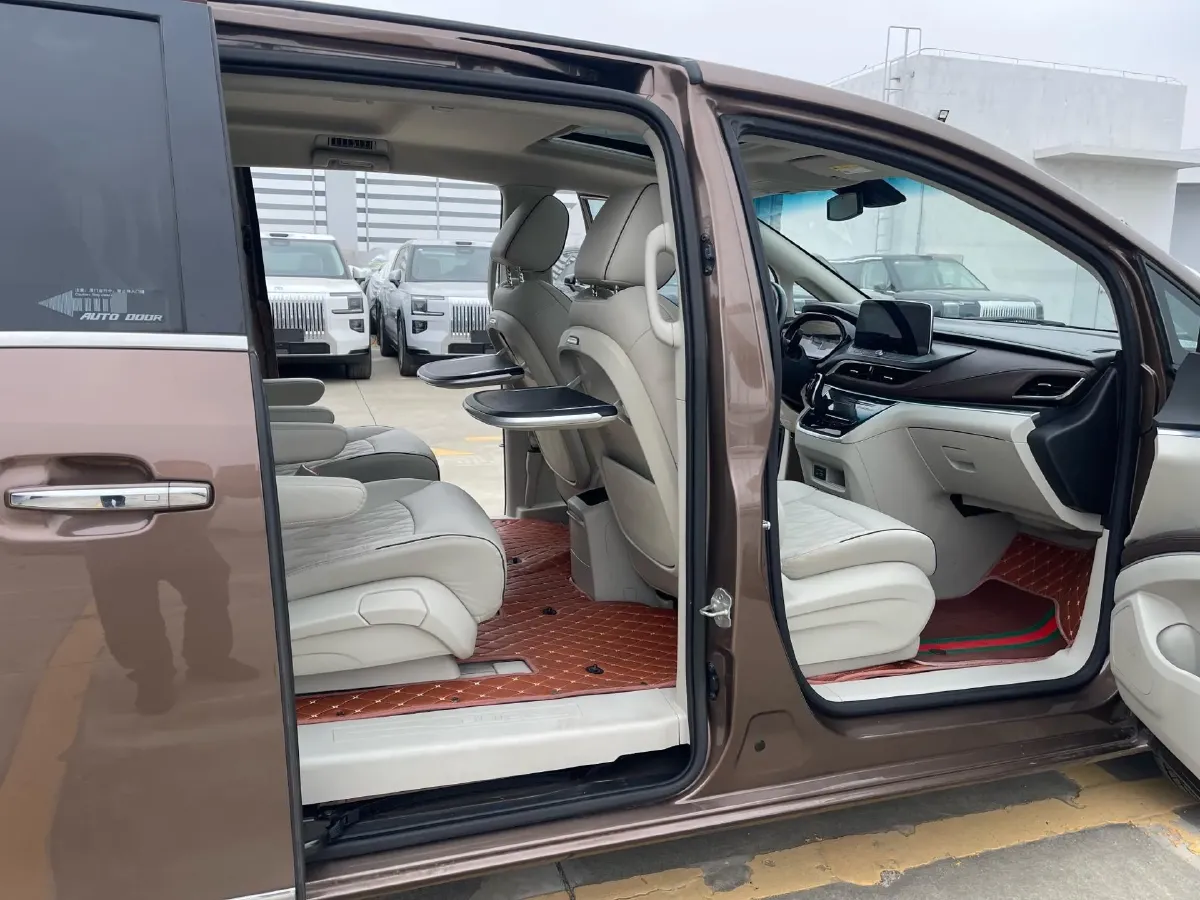 2021 Buick GL8 2.0T 237HP L4 9AT,autocango,china used car exporter,china ev exporter,chinese used car exporter,chinese used ev exporter