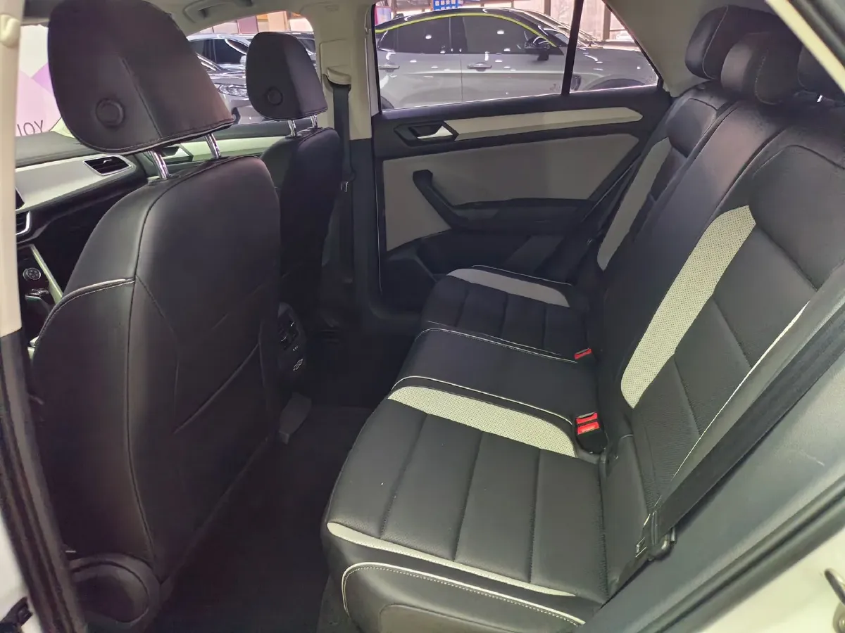 2024 Volkswagen T-Roc 1.4T 150HP L4 7DCT,autocango,china used car exporter,china ev exporter,chinese used car exporter,chinese used ev exporter