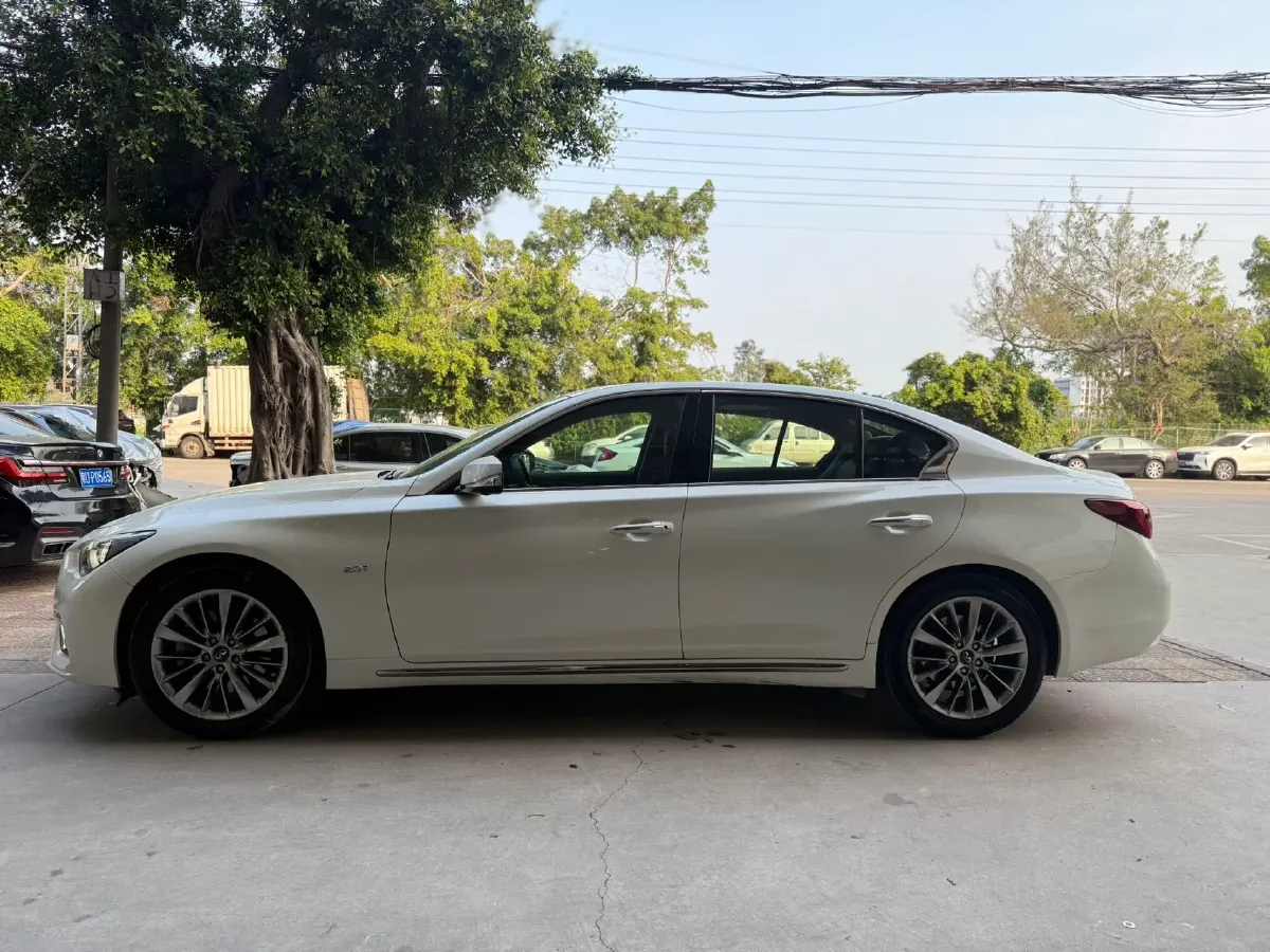 2018 Jeep Grand Commander 2.0T 265HP L4 9AT,autocango,china used car exporter,china ev exporter,chinese used car exporter,chinese used ev exporter