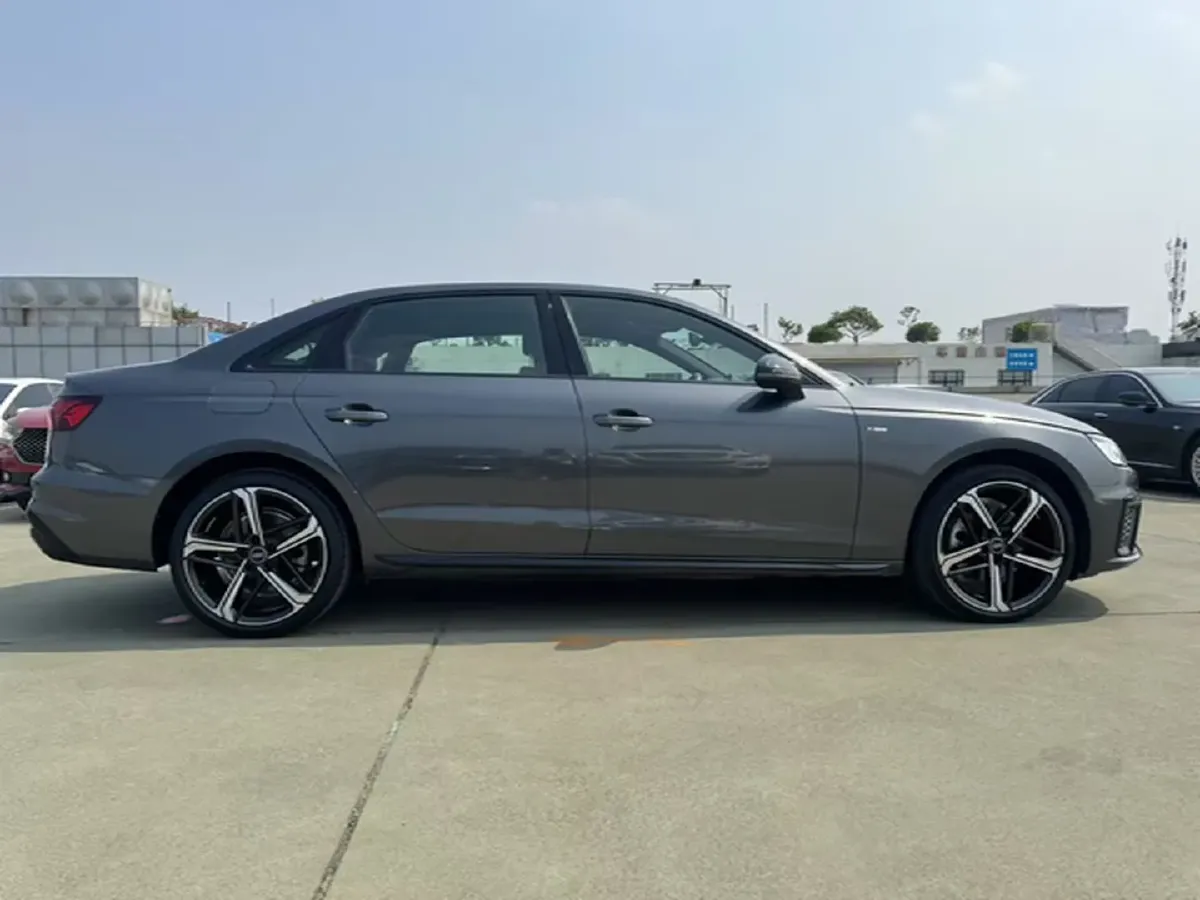 2024 Audi A4L 2.0T 190HP L4 7DCT,autocango,china used car exporter,china ev exporter,chinese used car exporter,chinese used ev exporter
