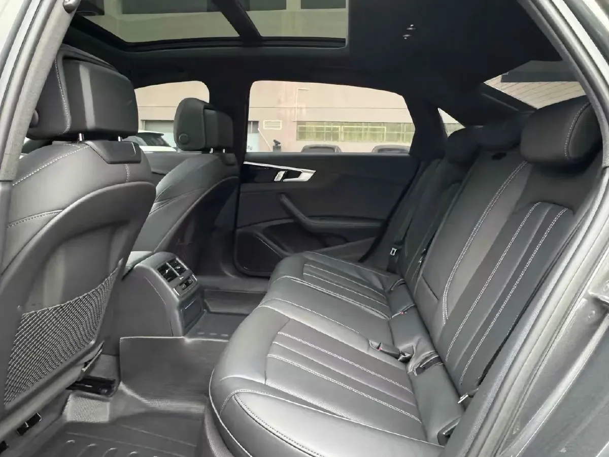 2024 Audi A4L 2.0T 190HP L4 7DCT,autocango,china used car exporter,china ev exporter,chinese used car exporter,chinese used ev exporter