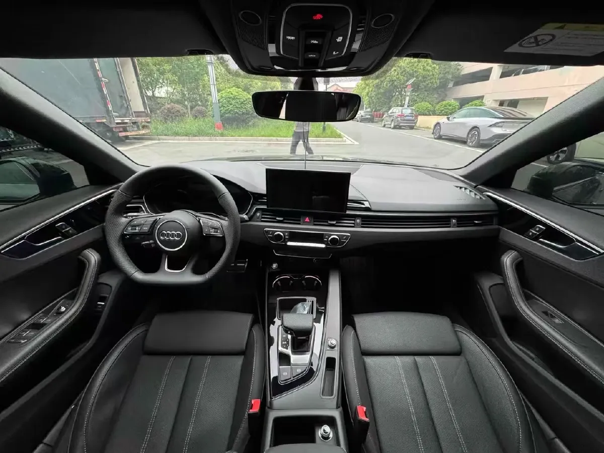 2024 Audi A4L 2.0T 190HP L4 7DCT,autocango,china used car exporter,china ev exporter,chinese used car exporter,chinese used ev exporter