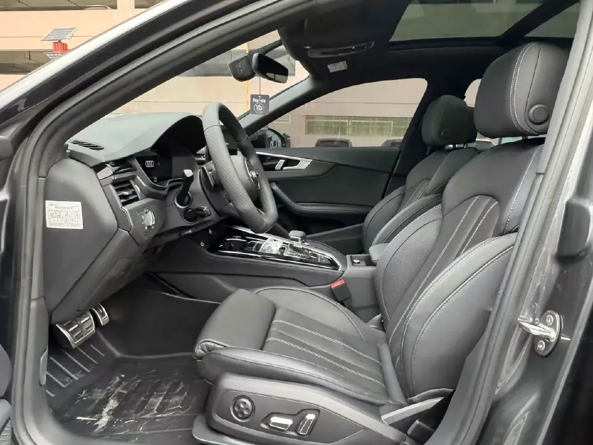 2024 Audi A4L 2.0T 190HP L4 7DCT,autocango,china used car exporter,china ev exporter,chinese used car exporter,chinese used ev exporter