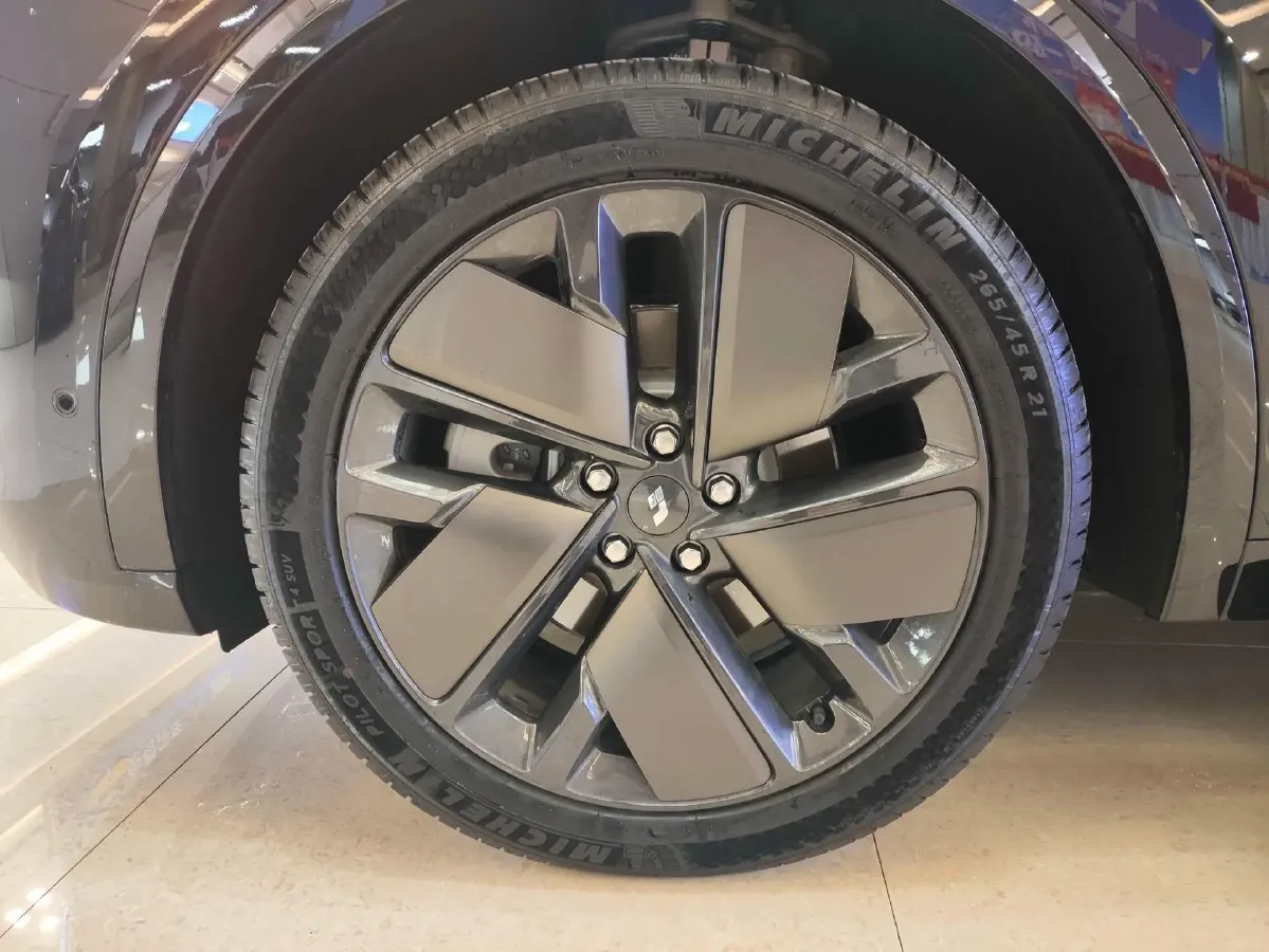 2025 Li L9 Range Extended 154HP REEV,autocango,china used car exporter,china ev exporter,chinese used car exporter,chinese used ev exporter