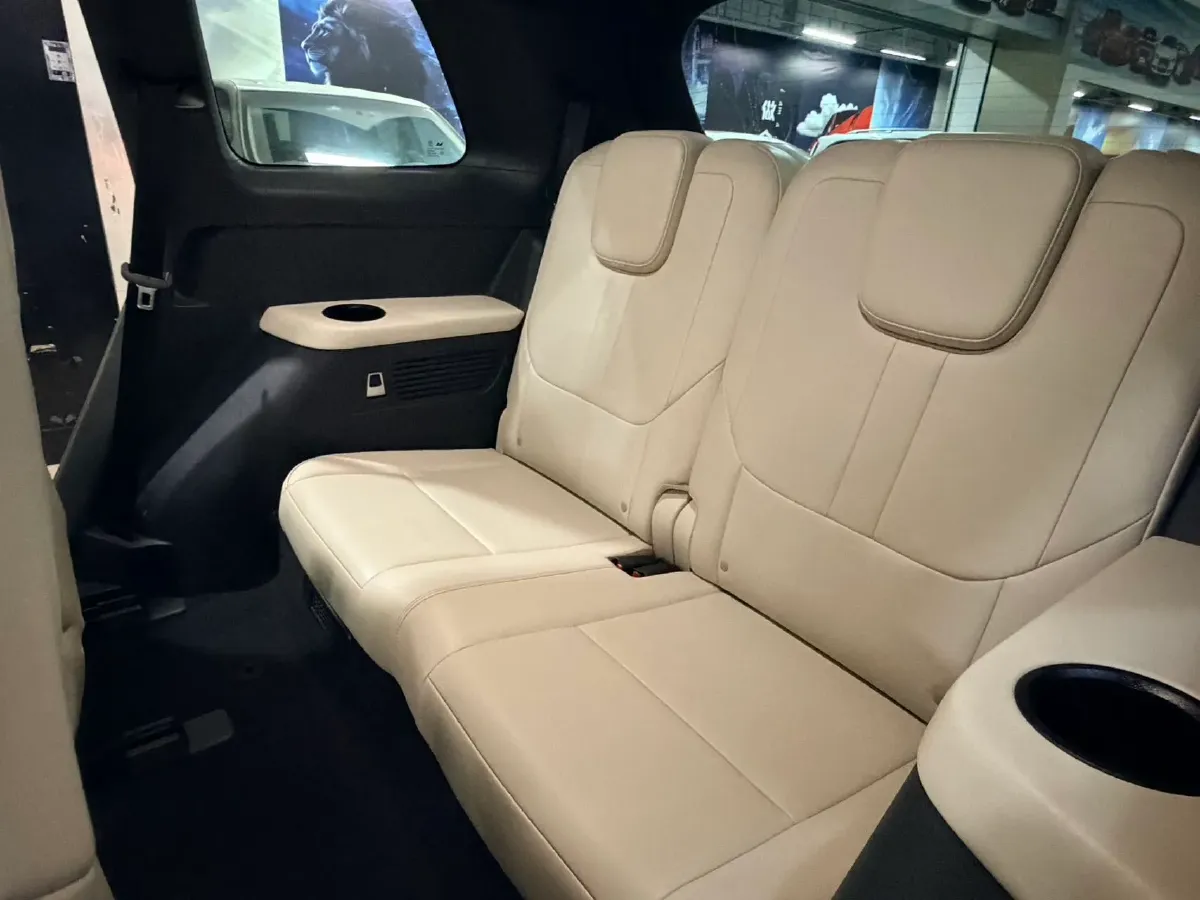 2020 Li ONE Range Extended 131HP REEV 40.5KWH,autocango,china used car exporter,china ev exporter,chinese used car exporter,chinese used ev exporter