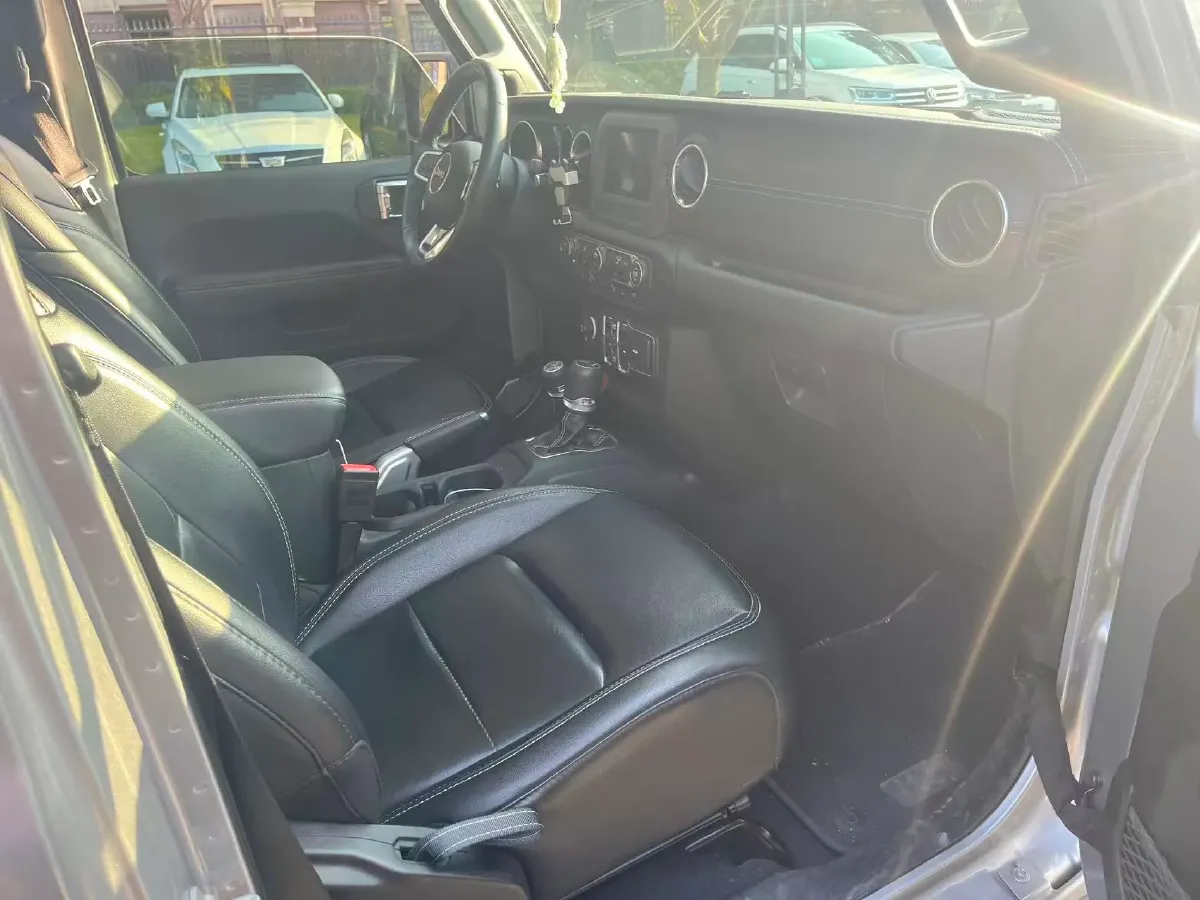 2019 Jeep Wrangler 2.0T 266HP L4 8AT,autocango,china used car exporter,china ev exporter,chinese used car exporter,chinese used ev exporter