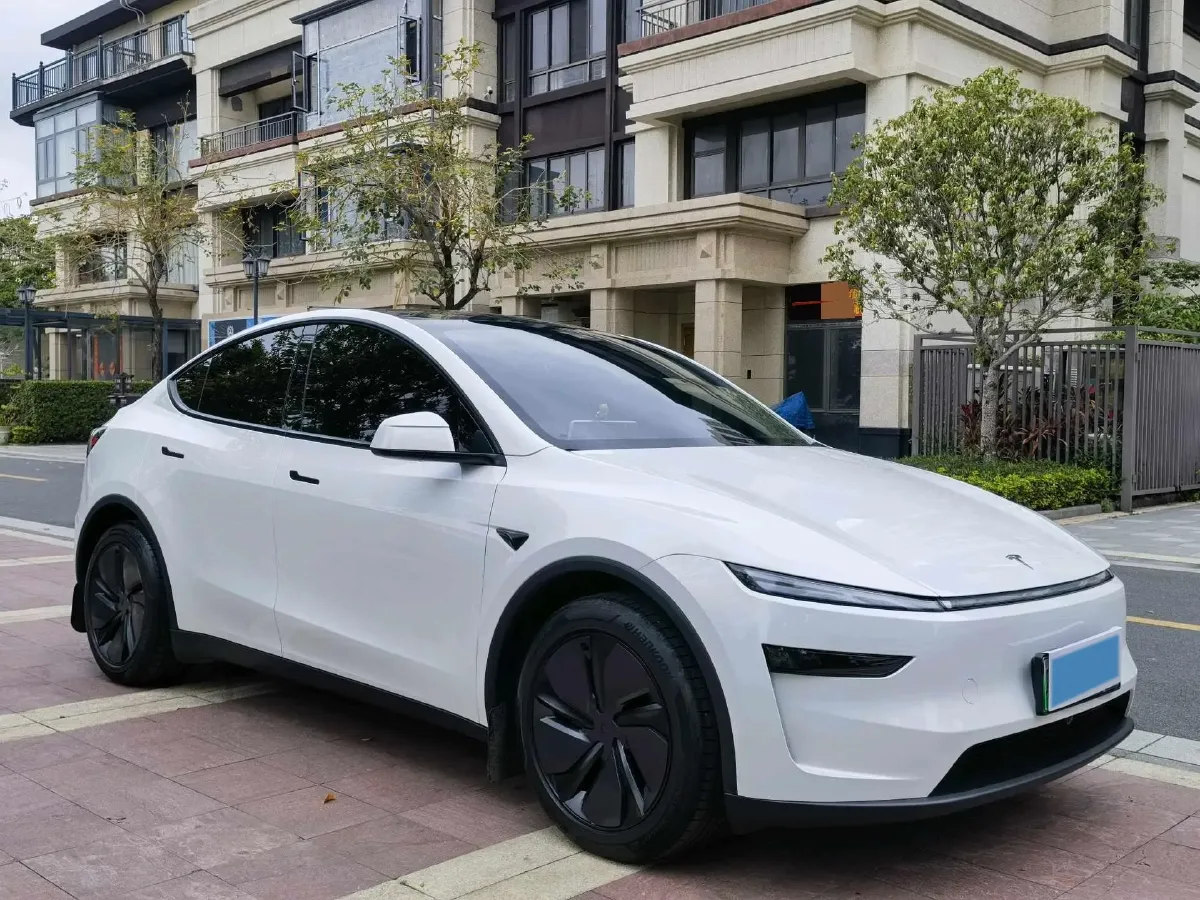 2025 Tesla Model Y BEV 78.4KWH,autocango,china used car exporter,china ev exporter,chinese used car exporter,chinese used ev exporter