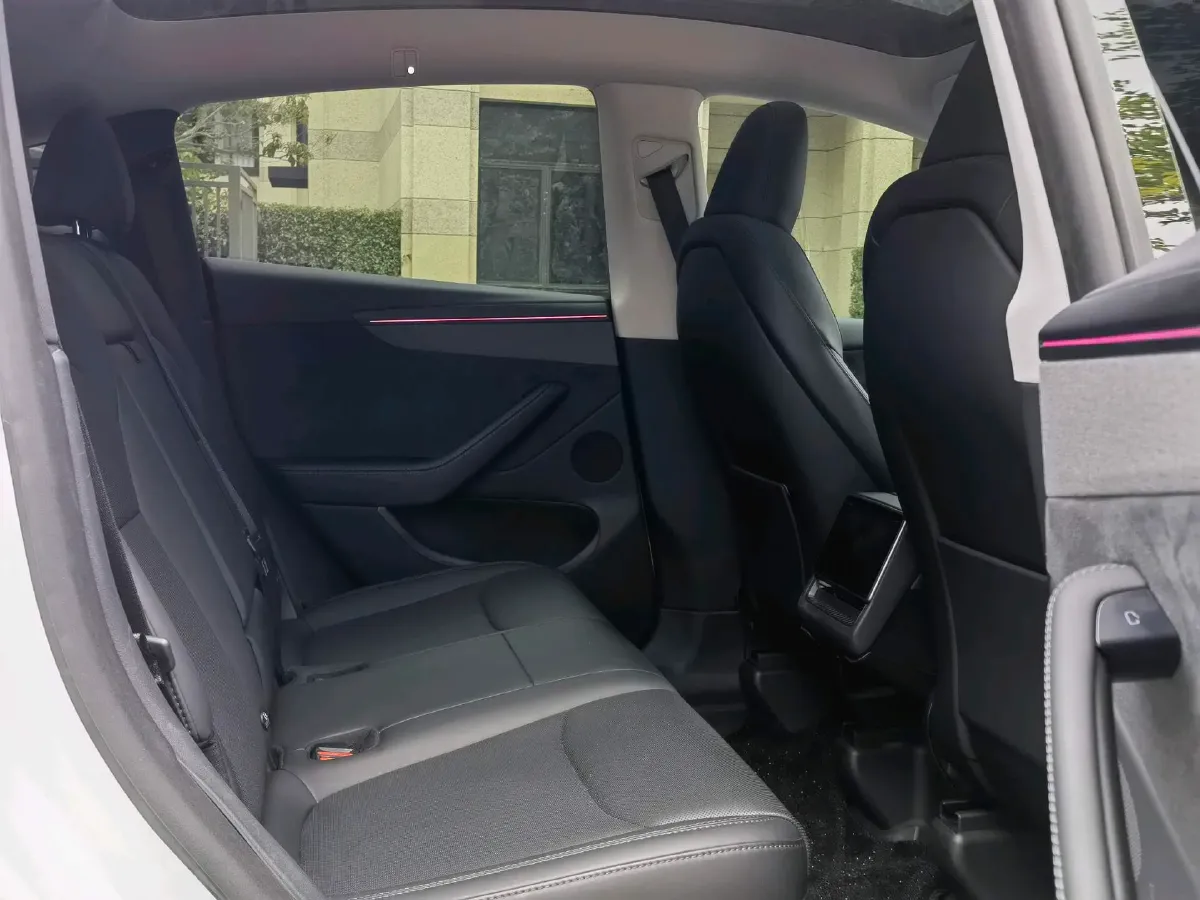 2025 Tesla Model Y BEV 78.4KWH,autocango,china used car exporter,china ev exporter,chinese used car exporter,chinese used ev exporter