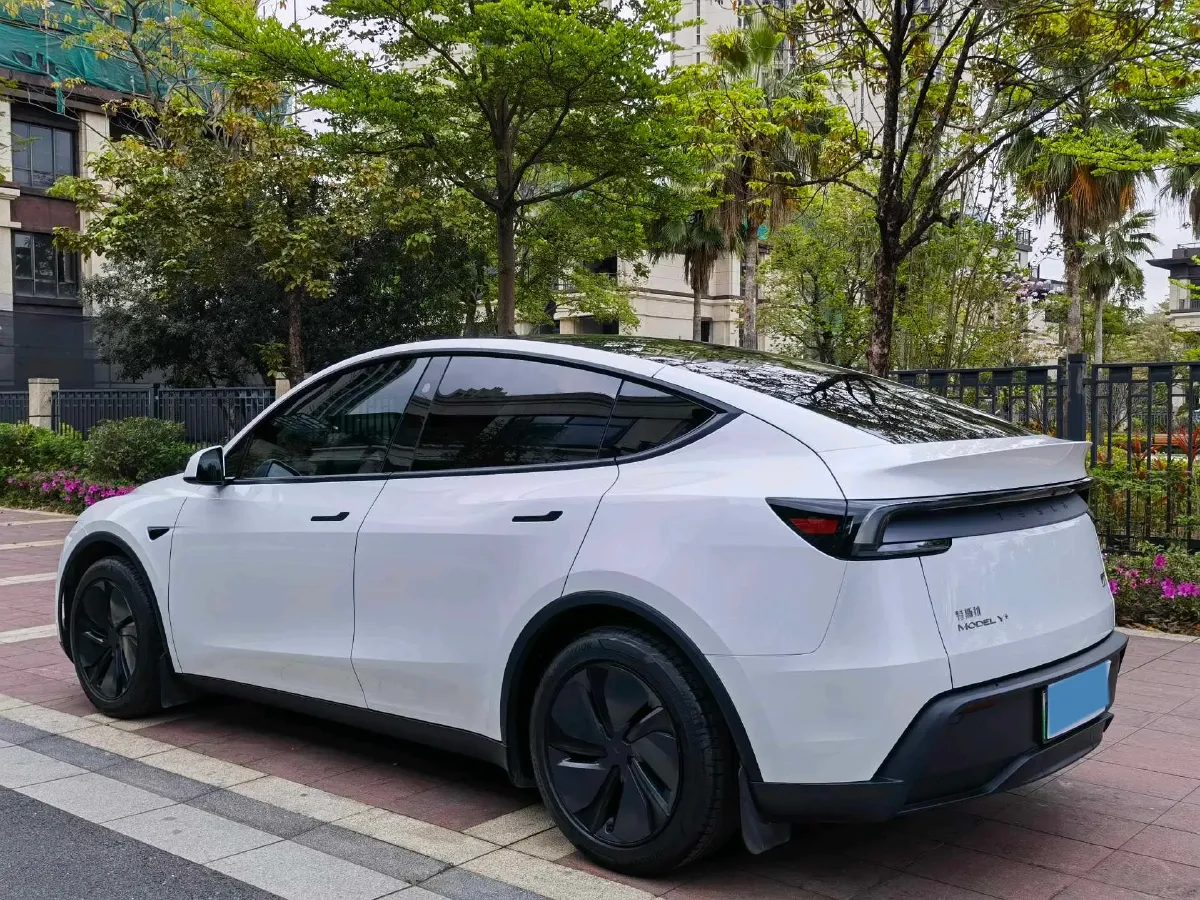 2025 Tesla Model Y BEV 78.4KWH,autocango,china used car exporter,china ev exporter,chinese used car exporter,chinese used ev exporter