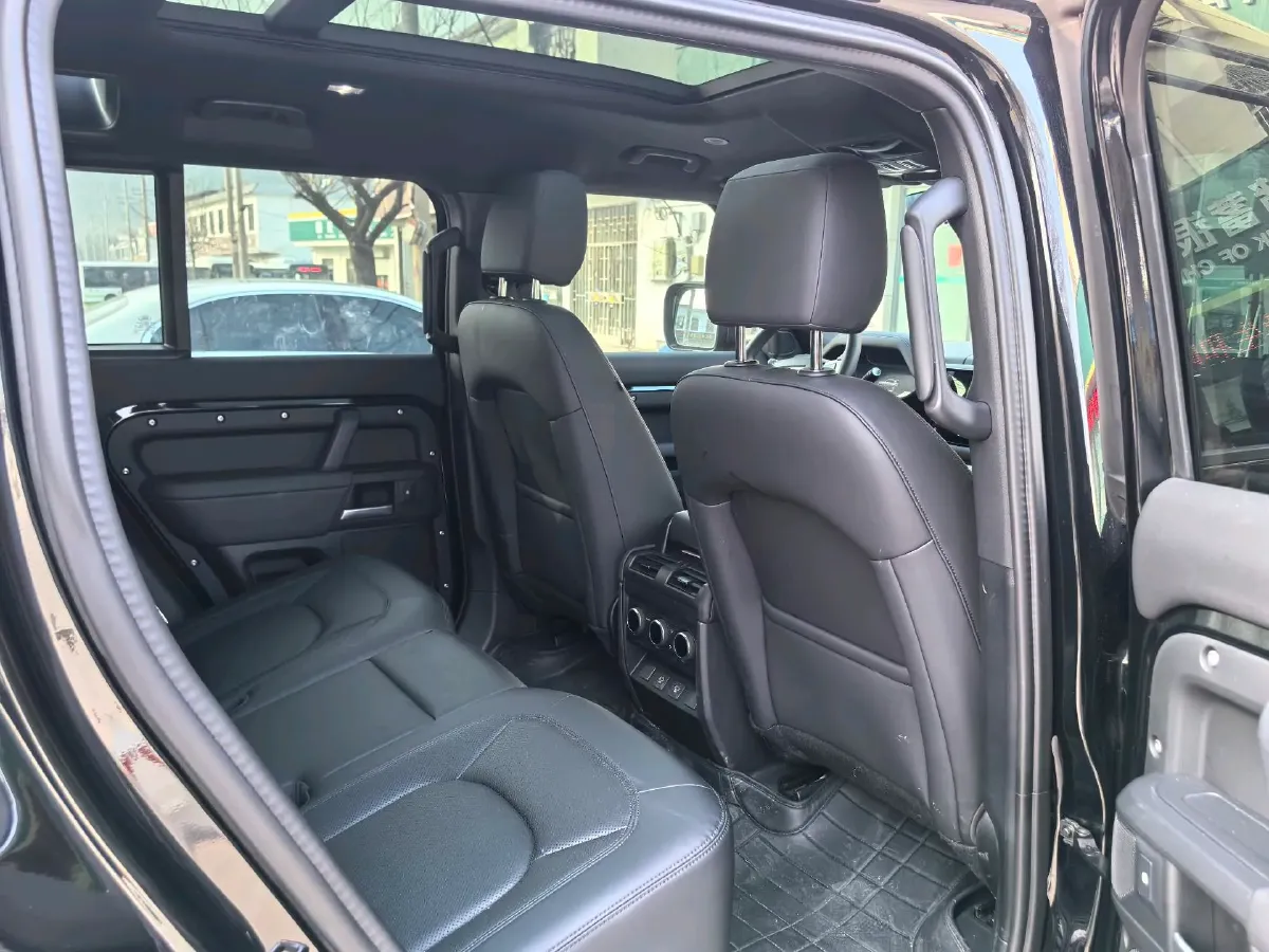 2025 Land Rover Defender 3.0T 400HP L6 8AT,autocango,china used car exporter,china ev exporter,chinese used car exporter,chinese used ev exporter