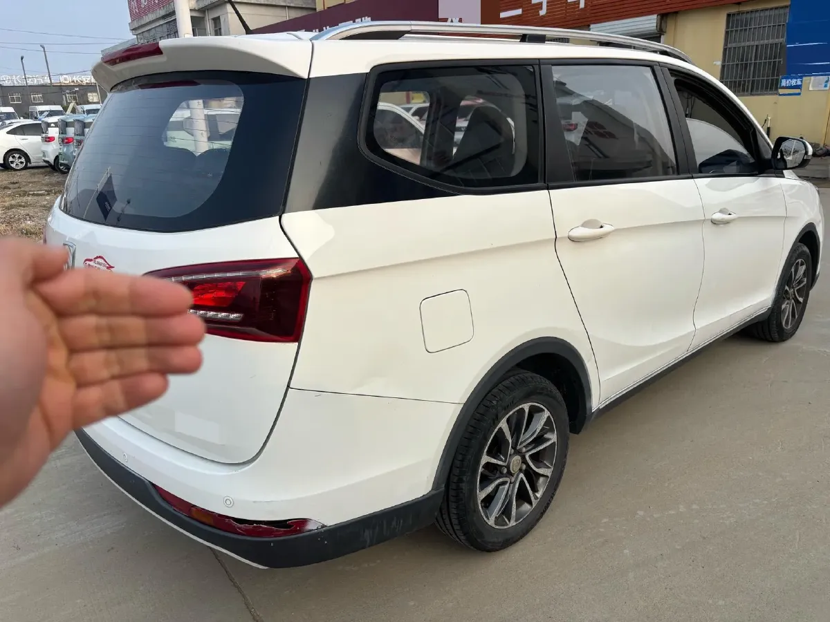 2019 BaoJun 730 1.5L 112HP L4 6MT,autocango,china used car exporter,china ev exporter,chinese used car exporter,chinese used ev exporter