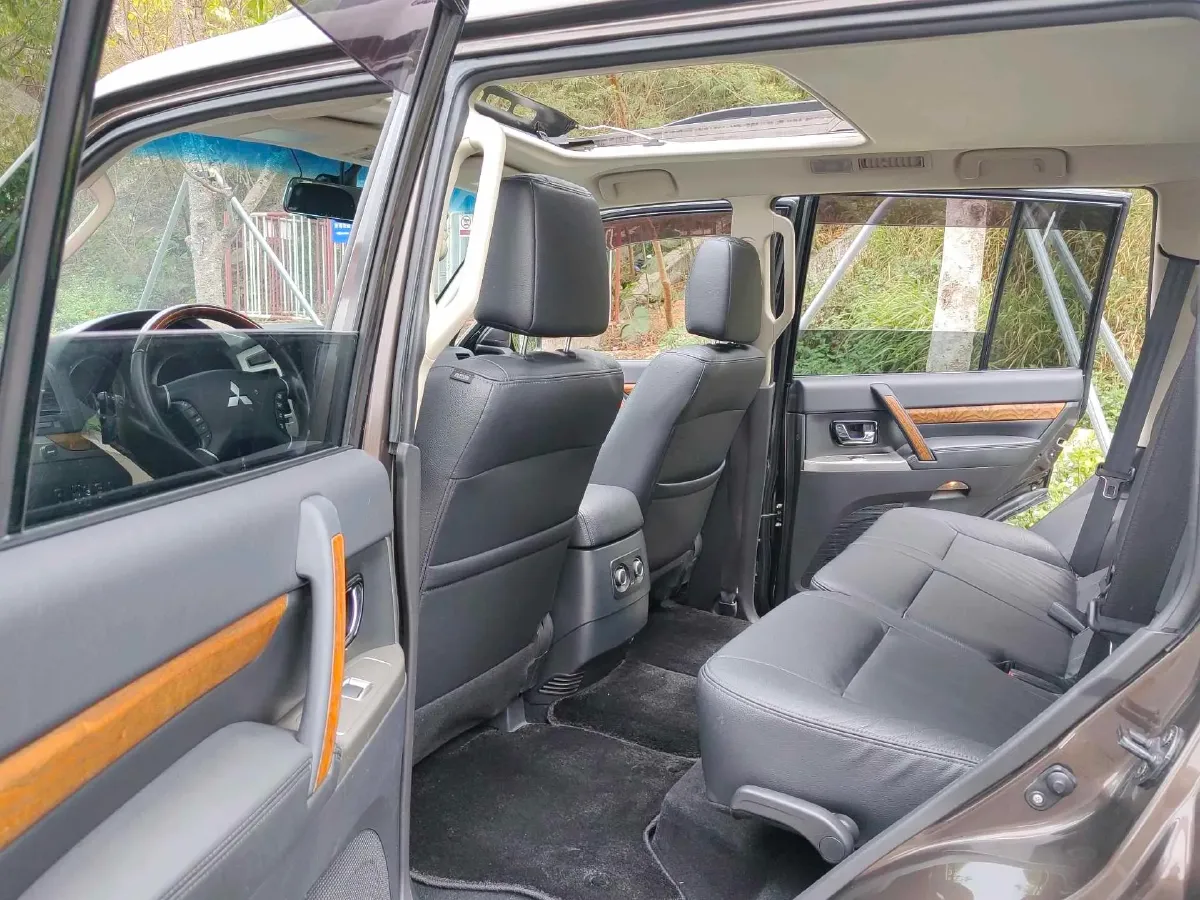 2018 Mitsubishi Pajero 3.0L 174HP V6 5AT,autocango,china used car exporter,china ev exporter,chinese used car exporter,chinese used ev exporter