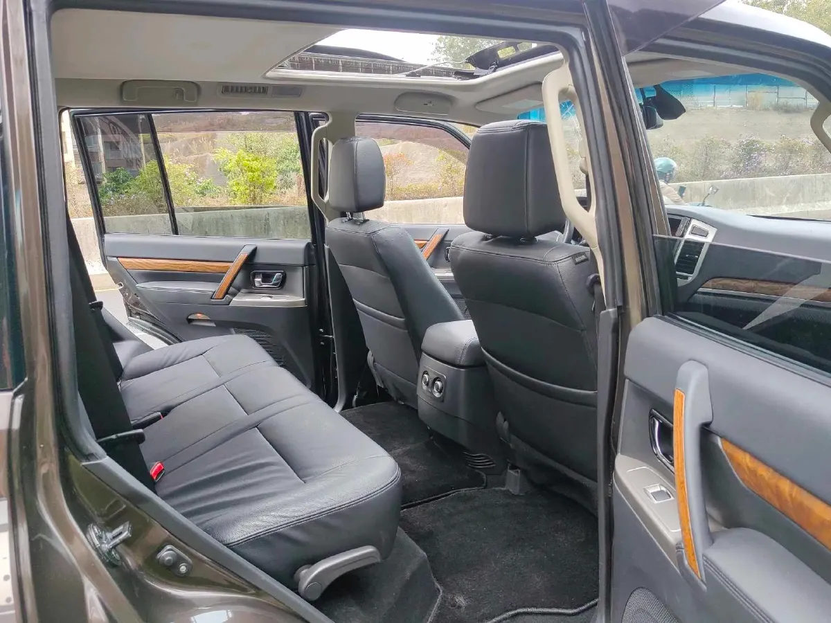 2018 Mitsubishi Pajero 3.0L 174HP V6 5AT,autocango,china used car exporter,china ev exporter,chinese used car exporter,chinese used ev exporter