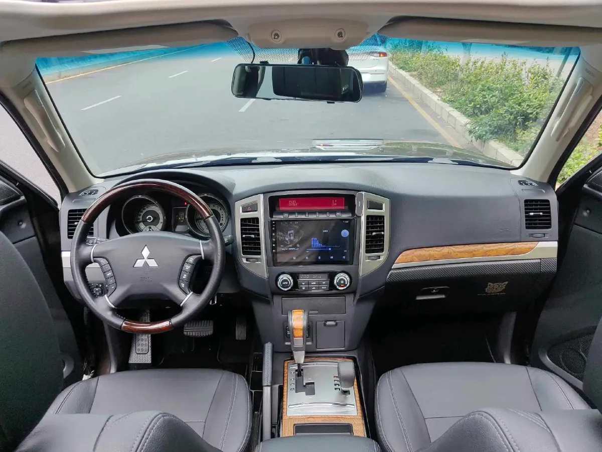 2018 Mitsubishi Pajero 3.0L 174HP V6 5AT,autocango,china used car exporter,china ev exporter,chinese used car exporter,chinese used ev exporter