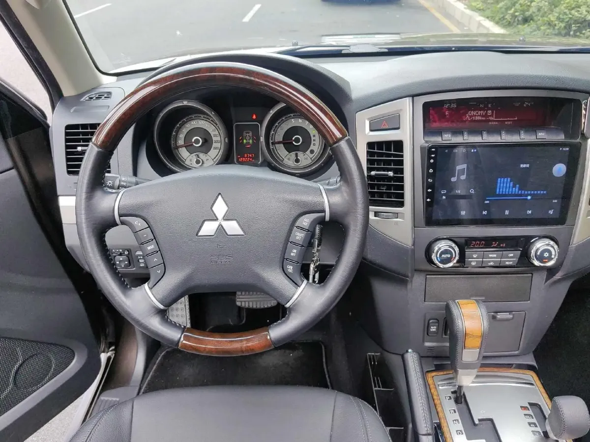 2018 Mitsubishi Pajero 3.0L 174HP V6 5AT,autocango,china used car exporter,china ev exporter,chinese used car exporter,chinese used ev exporter