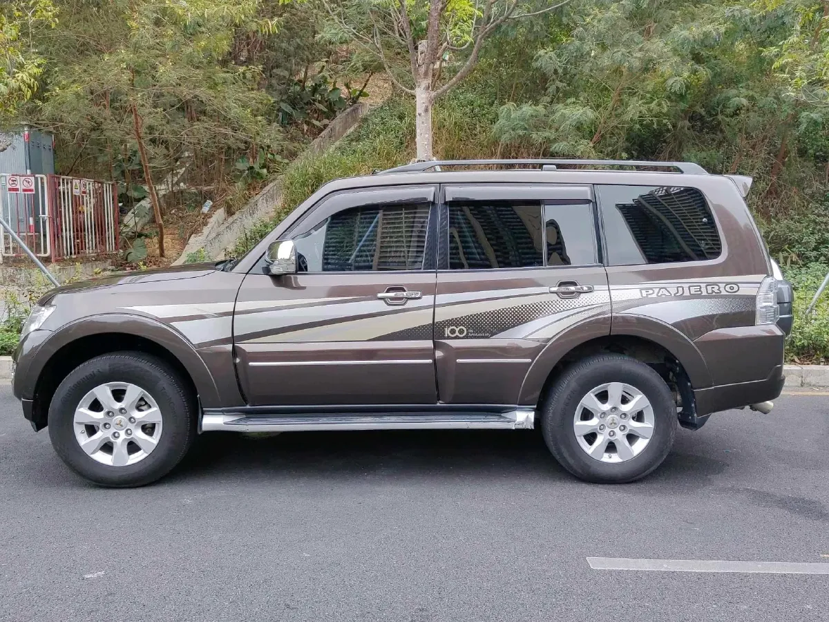 2018 Mitsubishi Pajero 3.0L 174HP V6 5AT,autocango,china used car exporter,china ev exporter,chinese used car exporter,chinese used ev exporter