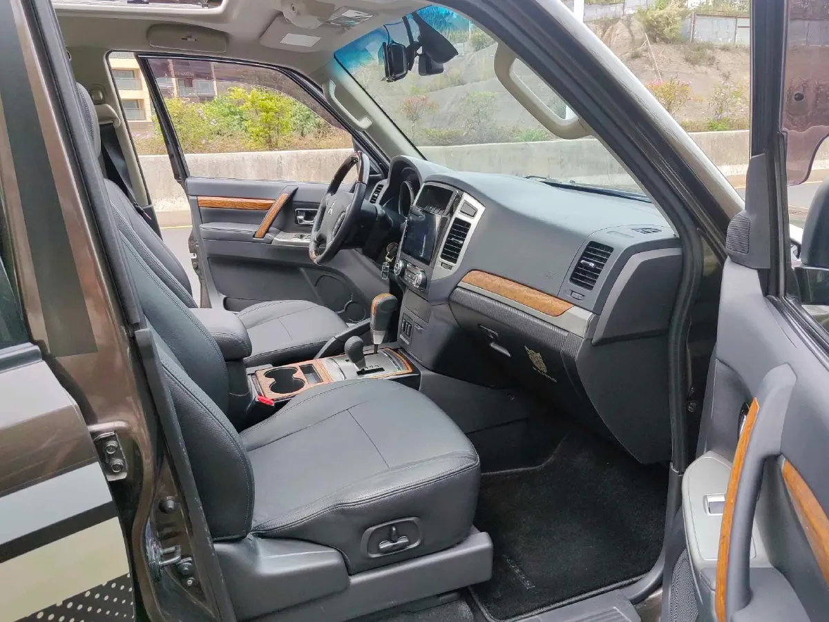 2018 Mitsubishi Pajero 3.0L 174HP V6 5AT,autocango,china used car exporter,china ev exporter,chinese used car exporter,chinese used ev exporter