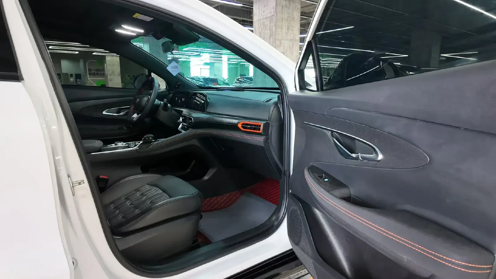 2022 ChangAn UNI-T 1.5T 188HP L4 7DCT,autocango,china used car exporter,china ev exporter,chinese used car exporter,chinese used ev exporter