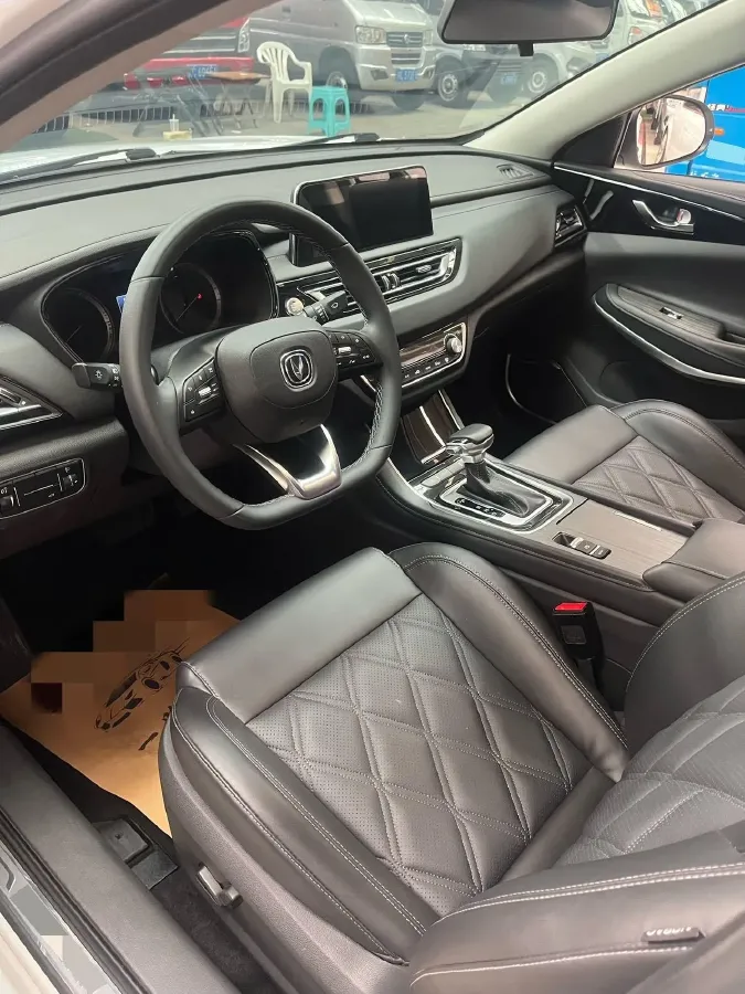 2022 ChangAn Raeton CC 1.5T 188HP L4 7DCT,autocango,china used car exporter,china ev exporter,chinese used car exporter,chinese used ev exporter