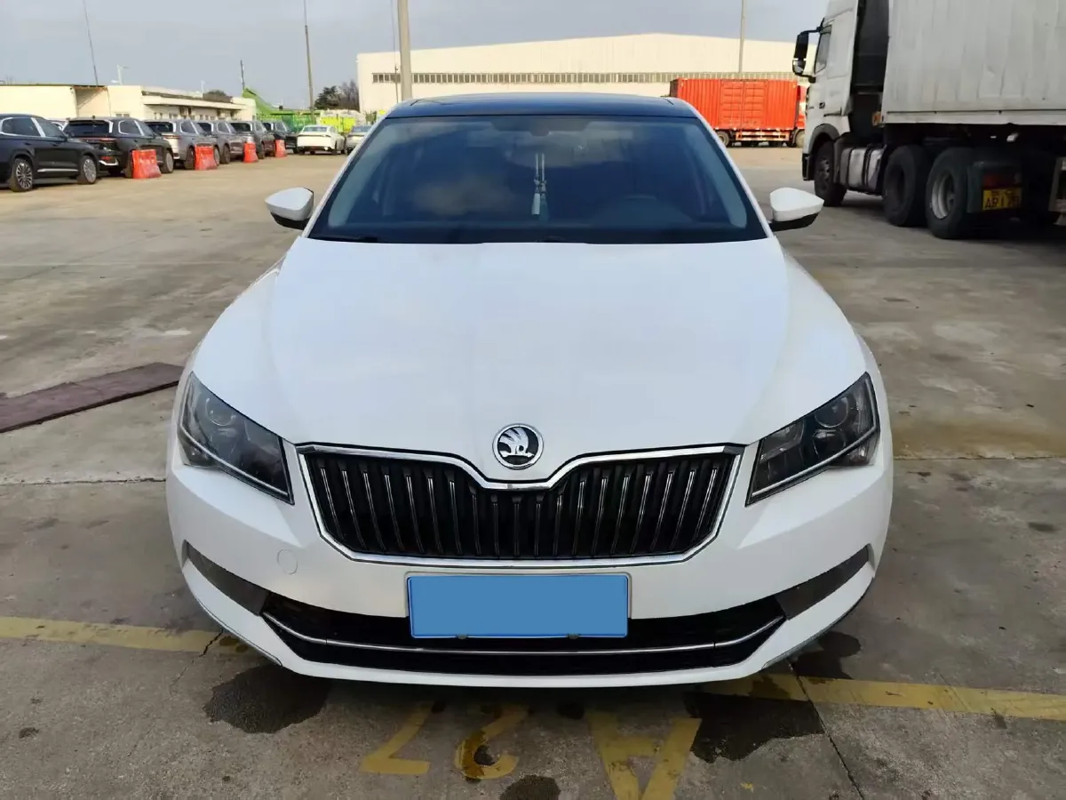 2018 Skoda Superb 1.8T 180HP L4 7DCT,autocango,china used car exporter,china ev exporter,chinese used car exporter,chinese used ev exporter