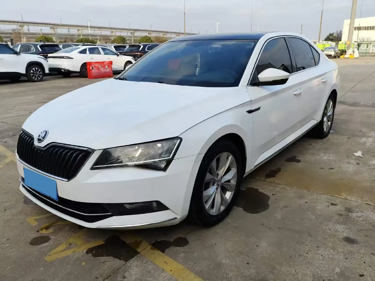 2018 Skoda Superb 1.8T 180HP L4 7DCT,autocango,china used car exporter,china ev exporter,chinese used car exporter,chinese used ev exporter