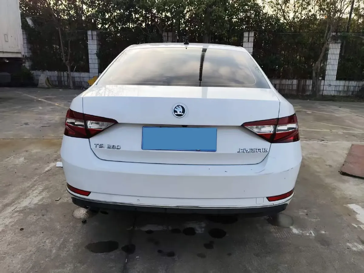 2018 Skoda Superb 1.8T 180HP L4 7DCT,autocango,china used car exporter,china ev exporter,chinese used car exporter,chinese used ev exporter