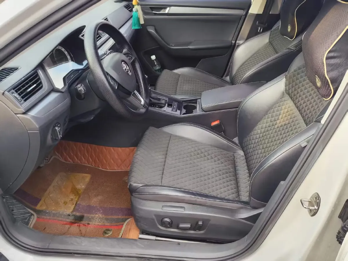 2018 Skoda Superb 1.8T 180HP L4 7DCT,autocango,china used car exporter,china ev exporter,chinese used car exporter,chinese used ev exporter