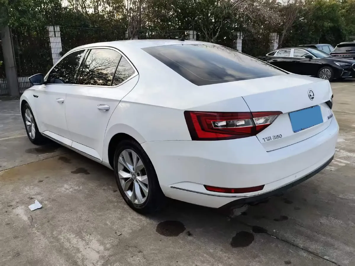 2018 Skoda Superb 1.8T 180HP L4 7DCT,autocango,china used car exporter,china ev exporter,chinese used car exporter,chinese used ev exporter