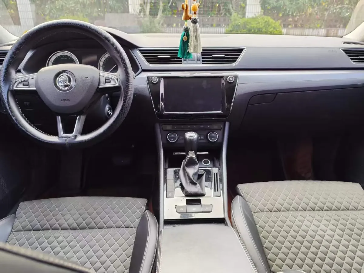 2018 Skoda Superb 1.8T 180HP L4 7DCT,autocango,china used car exporter,china ev exporter,chinese used car exporter,chinese used ev exporter