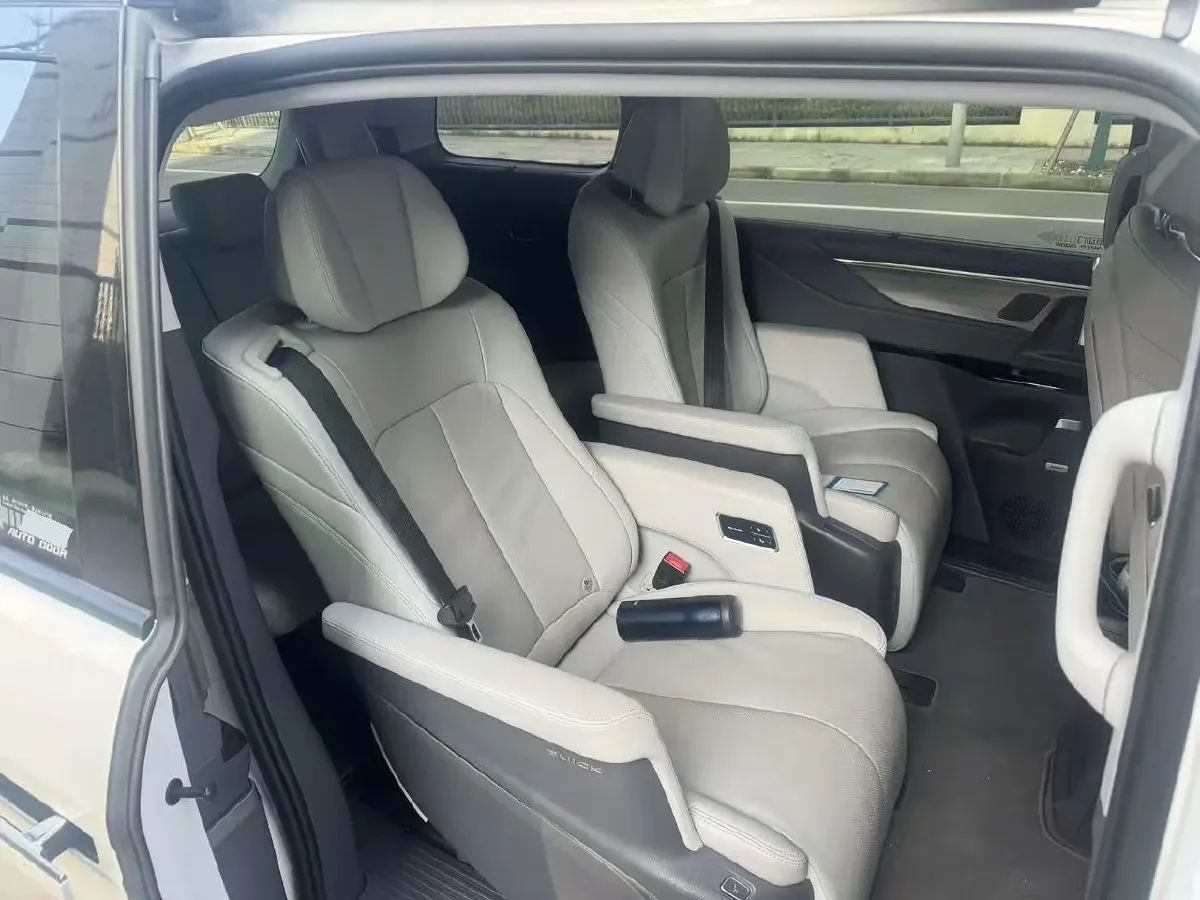 2025 Buick GL8 2.0T 237HP L4 9AT,autocango,china used car exporter,china ev exporter,chinese used car exporter,chinese used ev exporter