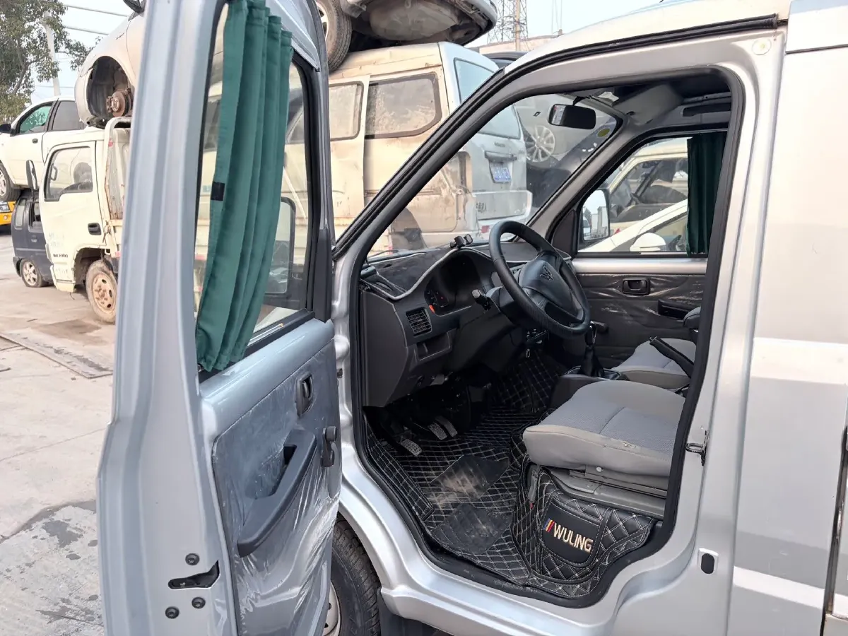 2020 WuLing RongGuang Mini Truck 1.5L 99HP L4 5MT,autocango,china used car exporter,china ev exporter,chinese used car exporter,chinese used ev exporter