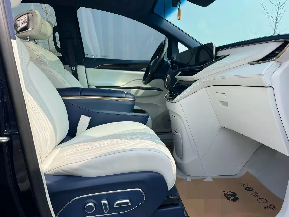 2021 Buick GL8 2.0T 237HP L4 9AT,autocango,china used car exporter,china ev exporter,chinese used car exporter,chinese used ev exporter