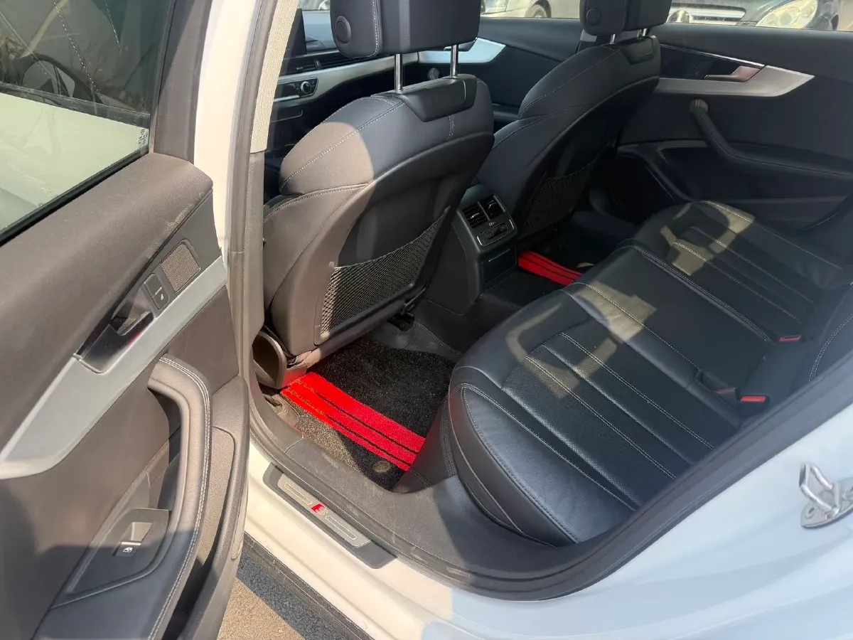 2020 Audi A4L 2.0T 190HP L4 7DCT,autocango,china used car exporter,china ev exporter,chinese used car exporter,chinese used ev exporter