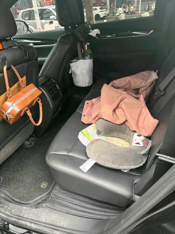 2022 Cadillac XT5 2.0T 237HP L4 9AT,autocango,china used car exporter,china ev exporter,chinese used car exporter,chinese used ev exporter