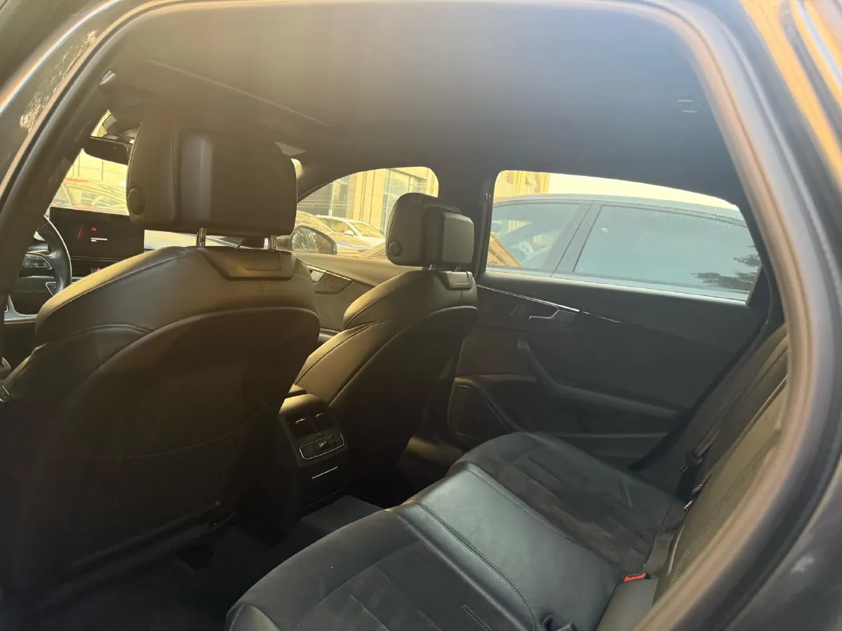 2020 Audi A4L 2.0T 252HP L4 7DCT,autocango,china used car exporter,china ev exporter,chinese used car exporter,chinese used ev exporter