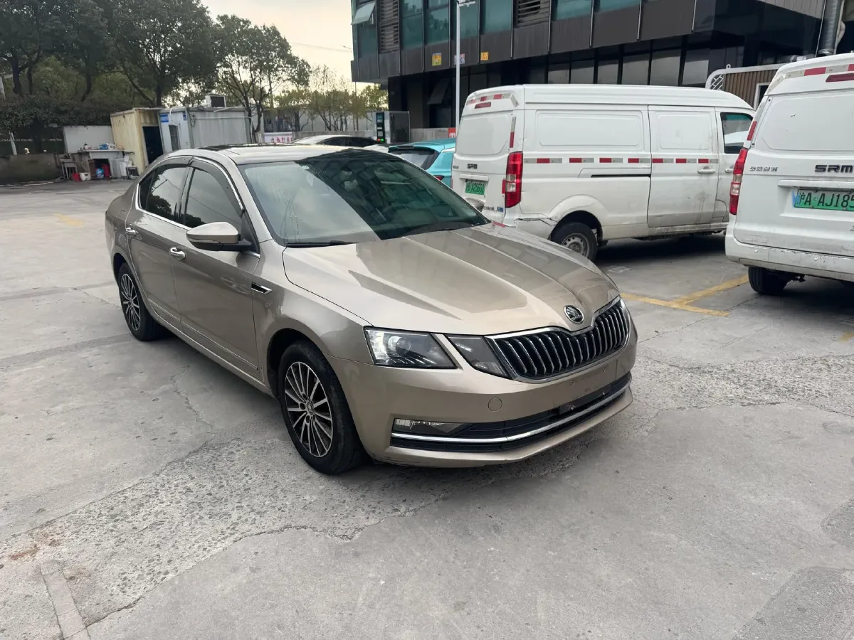 2019 Skoda Octavia 1.5L 116HP L4 6AT,autocango,china used car exporter,china ev exporter,chinese used car exporter,chinese used ev exporter
