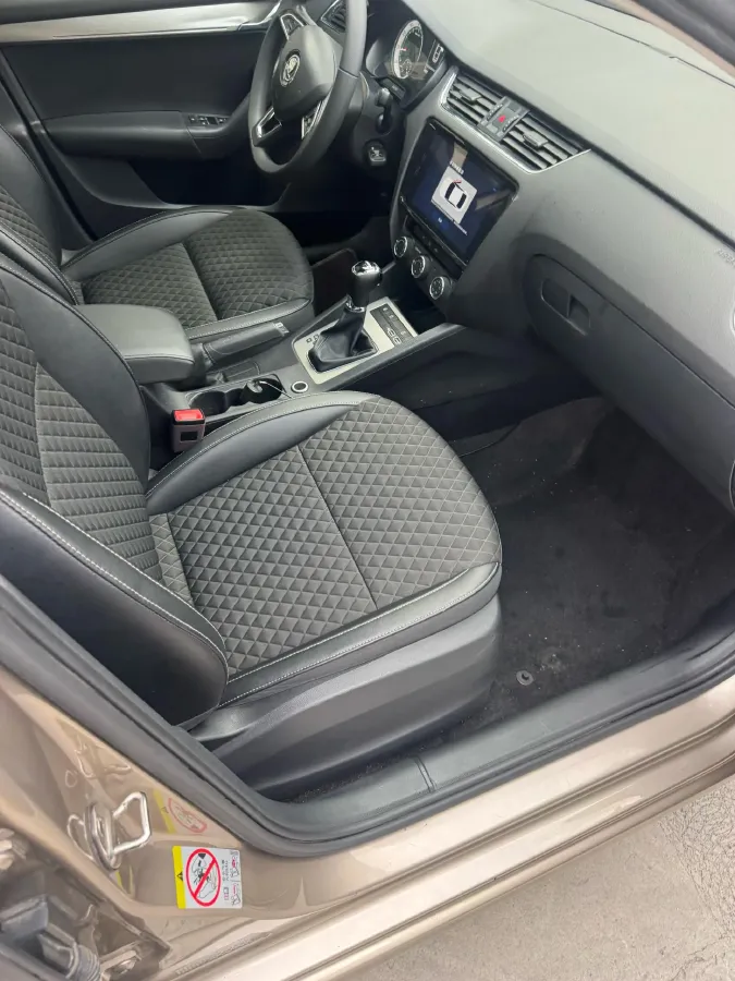 2019 Skoda Octavia 1.5L 116HP L4 6AT,autocango,china used car exporter,china ev exporter,chinese used car exporter,chinese used ev exporter