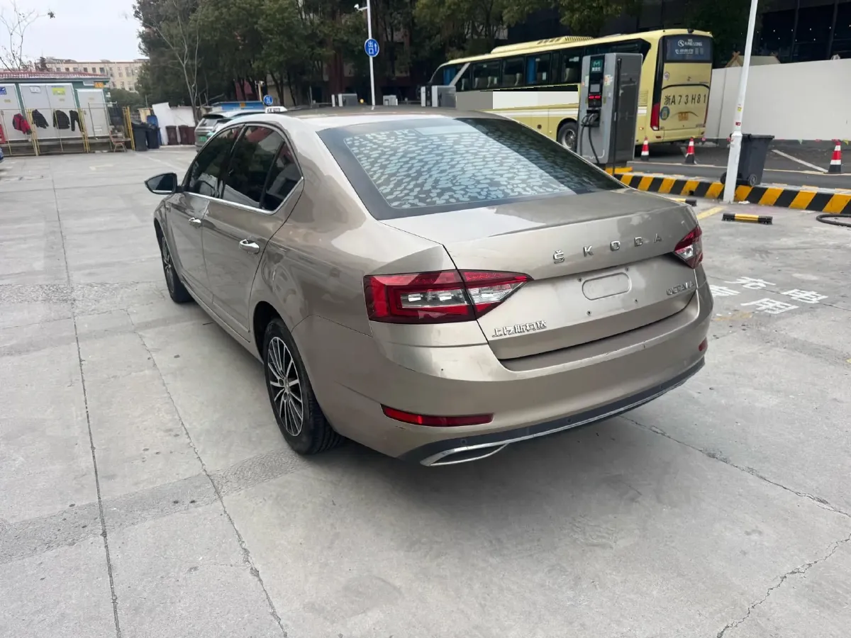 2019 Skoda Octavia 1.5L 116HP L4 6AT,autocango,china used car exporter,china ev exporter,chinese used car exporter,chinese used ev exporter