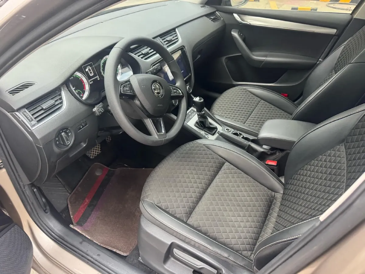 2019 Skoda Octavia 1.5L 116HP L4 6AT,autocango,china used car exporter,china ev exporter,chinese used car exporter,chinese used ev exporter