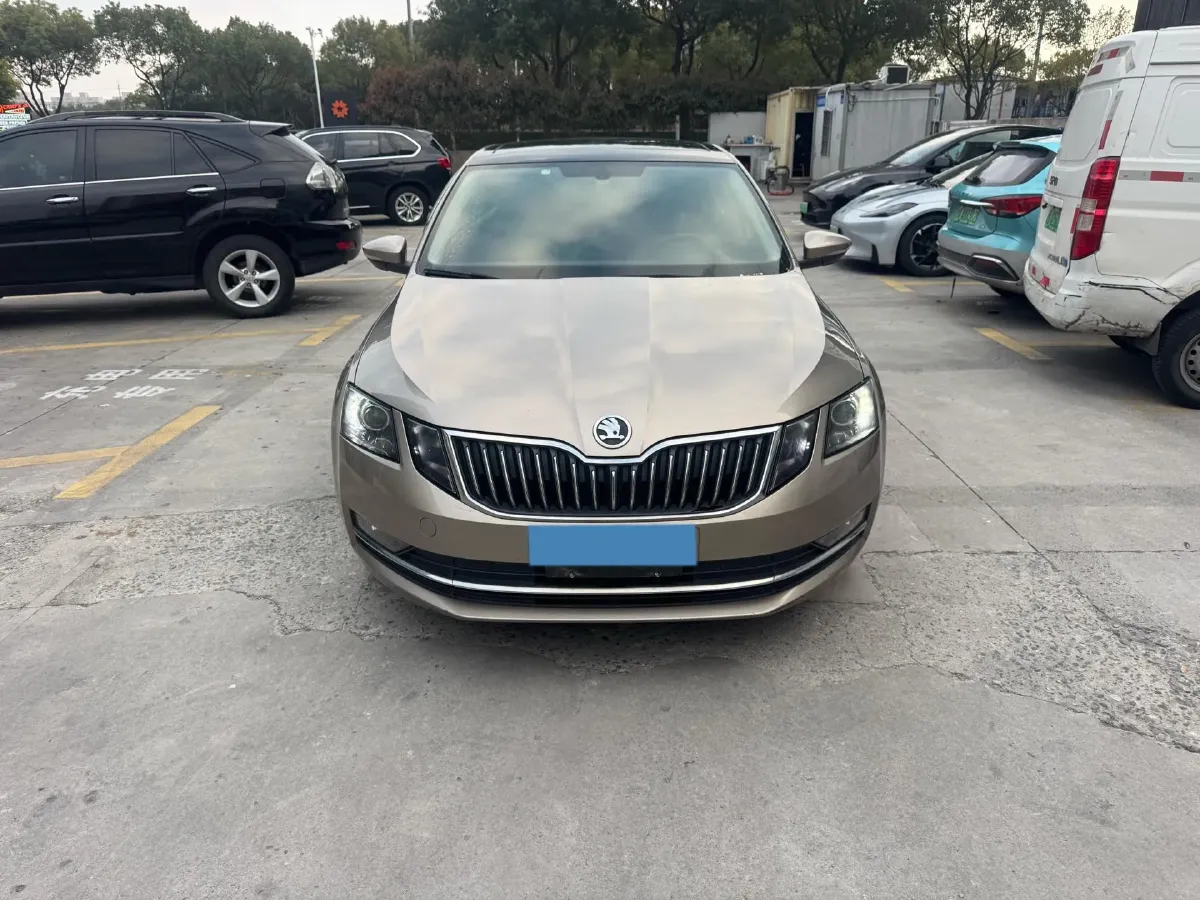 2019 Skoda Octavia 1.5L 116HP L4 6AT,autocango,china used car exporter,china ev exporter,chinese used car exporter,chinese used ev exporter
