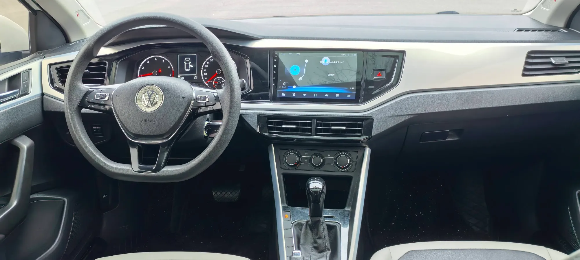 2019 Volkswagen Polo 1.5L 113HP L4 6AT,autocango,china used car exporter,china ev exporter,chinese used car exporter,chinese used ev exporter