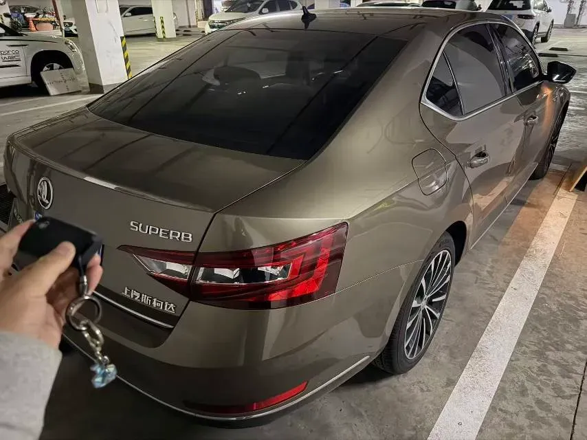 2018 Skoda Kodiak 1.8T 180HP L4 7DCT,autocango,china used car exporter,china ev exporter,chinese used car exporter,chinese used ev exporter